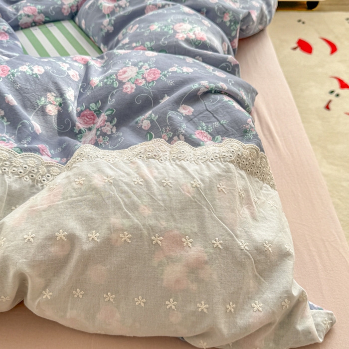 91家纺网 家纺一手货源 找家纺 温眠家纺 2025新款ins风小清新镂空花边水洗云朵棉四件套-风格二 花田错