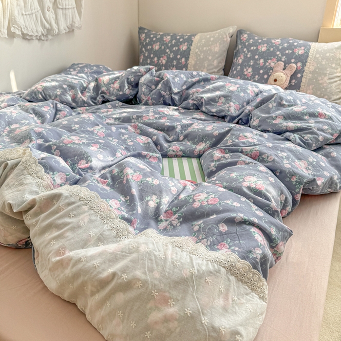 91家纺网 家纺一手货源 找家纺 温眠家纺 2025新款ins风小清新镂空花边水洗云朵棉四件套-风格二 花田错