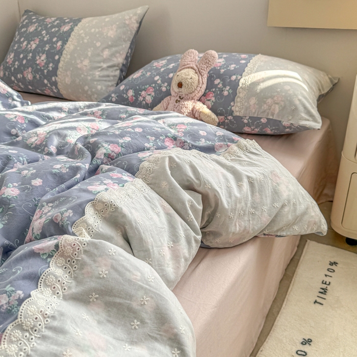 91家纺网 家纺一手货源 找家纺 温眠家纺 2025新款ins风小清新镂空花边水洗云朵棉四件套-风格二 花田错