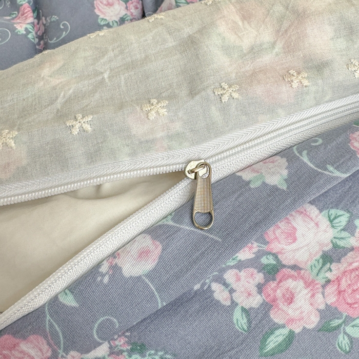 91家纺网 家纺一手货源 找家纺 温眠家纺 2025新款ins风小清新镂空花边水洗云朵棉四件套-风格二 花田错