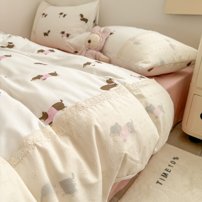 91家纺网 家纺一手货源 找家纺 温眠家纺 2025新款ins风小清新镂空花边水洗云朵棉四件套-风格二 柯基