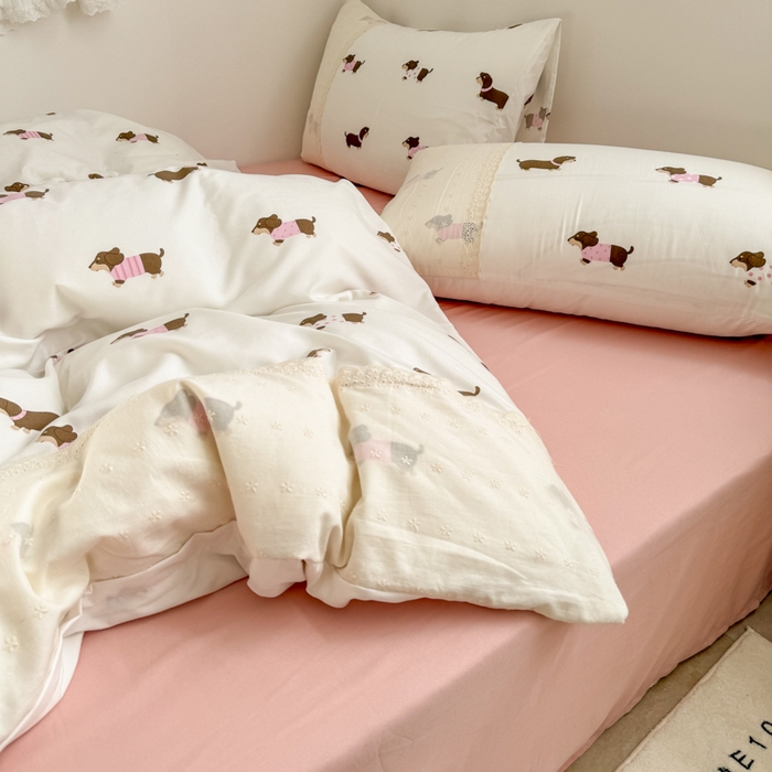 91家纺网 家纺一手货源 找家纺 温眠家纺 2025新款ins风小清新镂空花边水洗云朵棉四件套-风格二 柯基