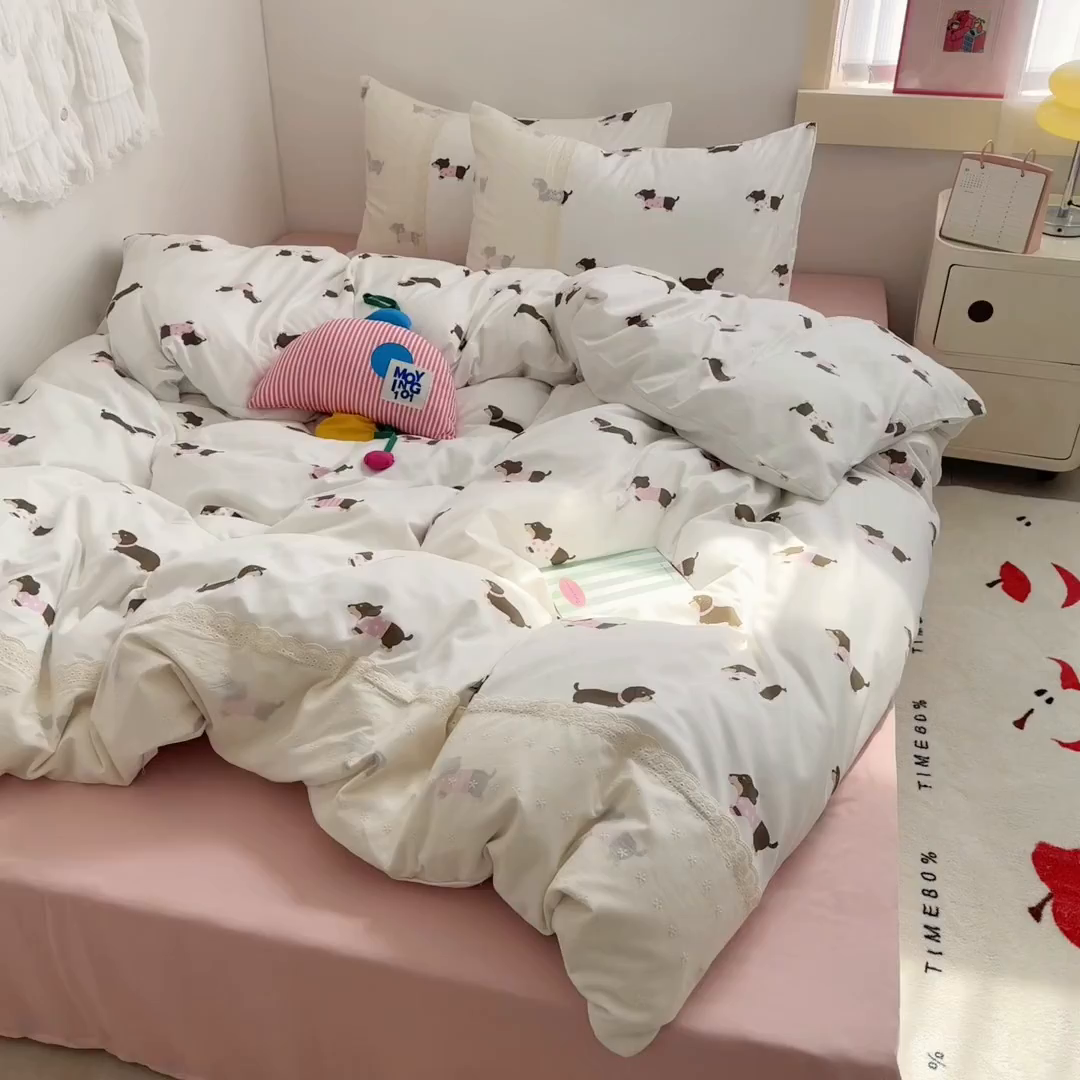 91家纺网 家纺一手货源 找家纺 温眠家纺 2025新款ins风小清新镂空花边水洗云朵棉四件套-风格二 柯基