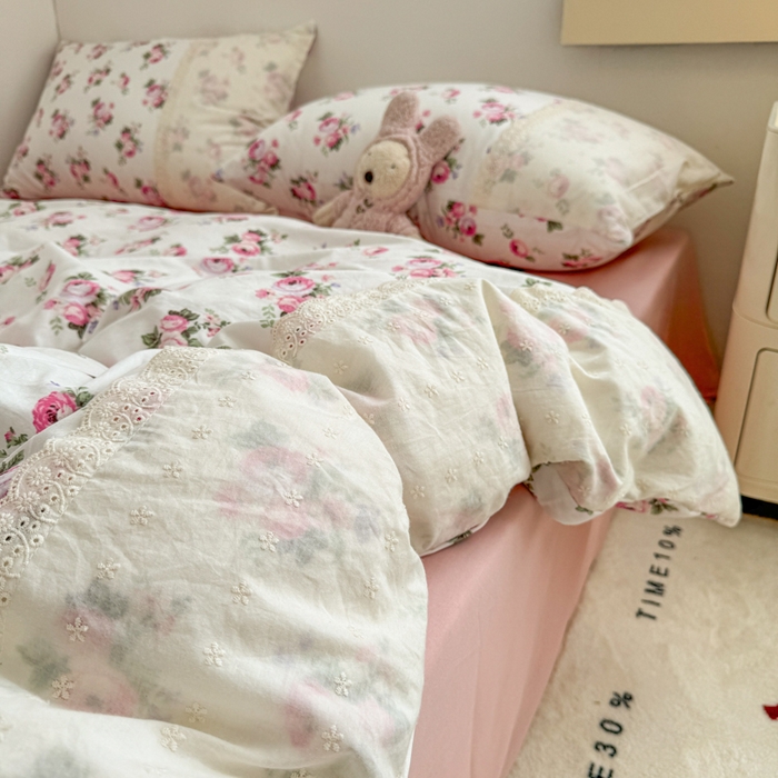 91家纺网 家纺一手货源 找家纺 温眠家纺 2025新款ins风小清新镂空花边水洗云朵棉四件套-风格二 丽莎