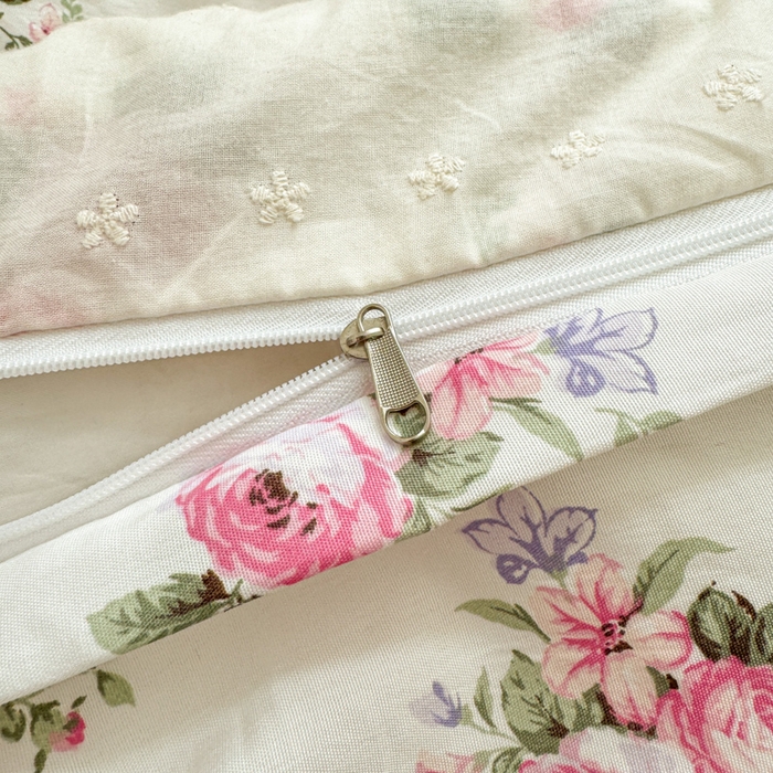 91家纺网 家纺一手货源 找家纺 温眠家纺 2025新款ins风小清新镂空花边水洗云朵棉四件套-风格二 丽莎