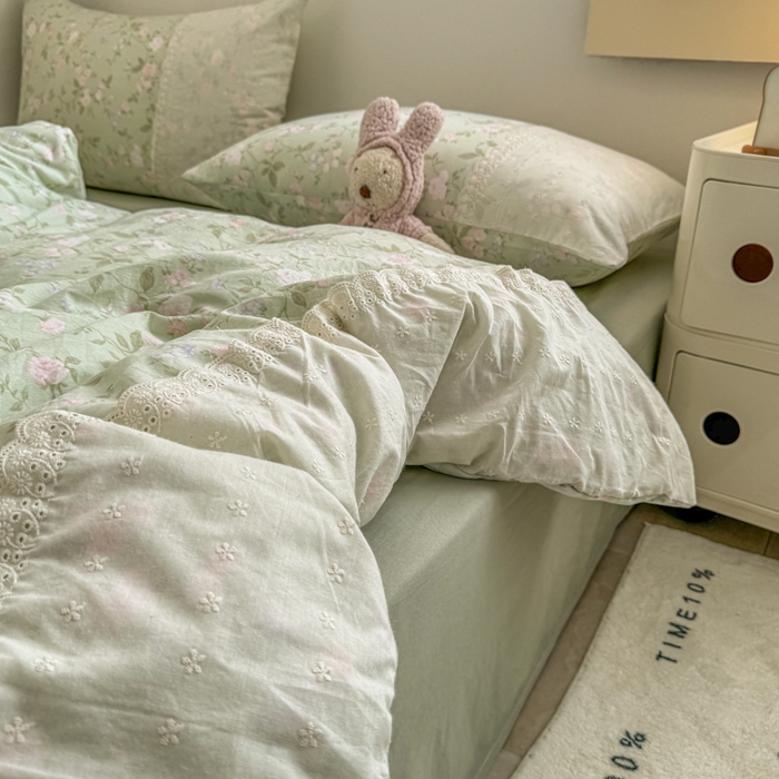 91家纺网 家纺一手货源 找家纺 温眠家纺 2025新款ins风小清新镂空花边水洗云朵棉四件套-风格二 绿野仙踪