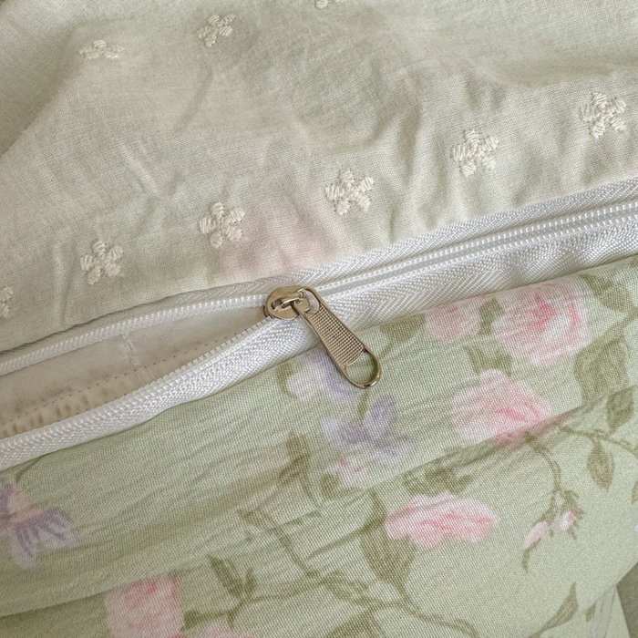 91家纺网 家纺一手货源 找家纺 温眠家纺 2025新款ins风小清新镂空花边水洗云朵棉四件套-风格二 绿野仙踪