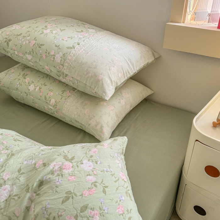 91家纺网 家纺一手货源 找家纺 温眠家纺 2025新款ins风小清新镂空花边水洗云朵棉四件套-风格二 绿野仙踪