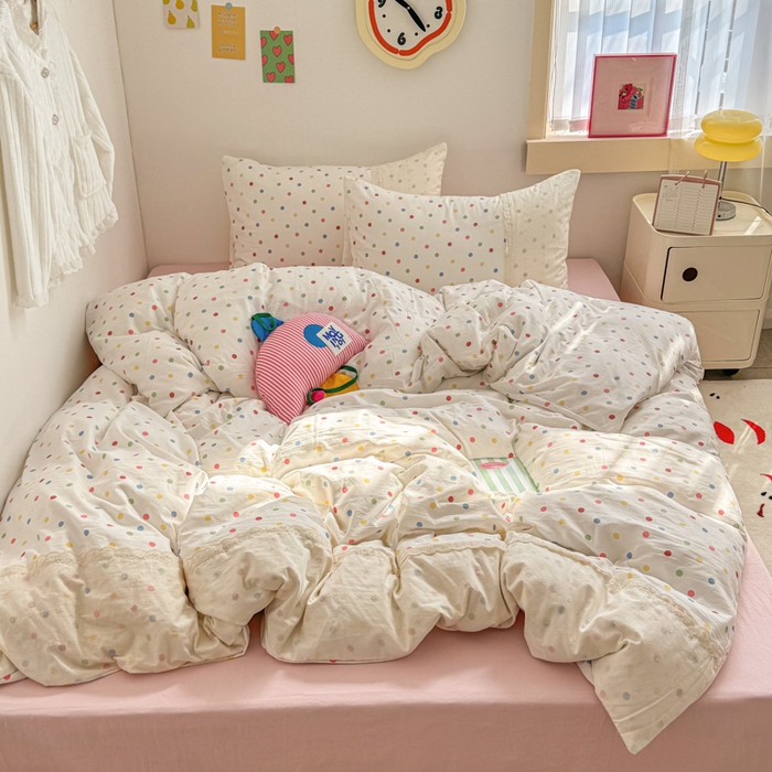 91家纺网 家纺一手货源 找家纺 温眠家纺 2025新款ins风小清新镂空花边水洗云朵棉四件套-风格二 奶油波点