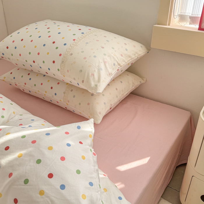 91家纺网 家纺一手货源 找家纺 温眠家纺 2025新款ins风小清新镂空花边水洗云朵棉四件套-风格二 奶油波点