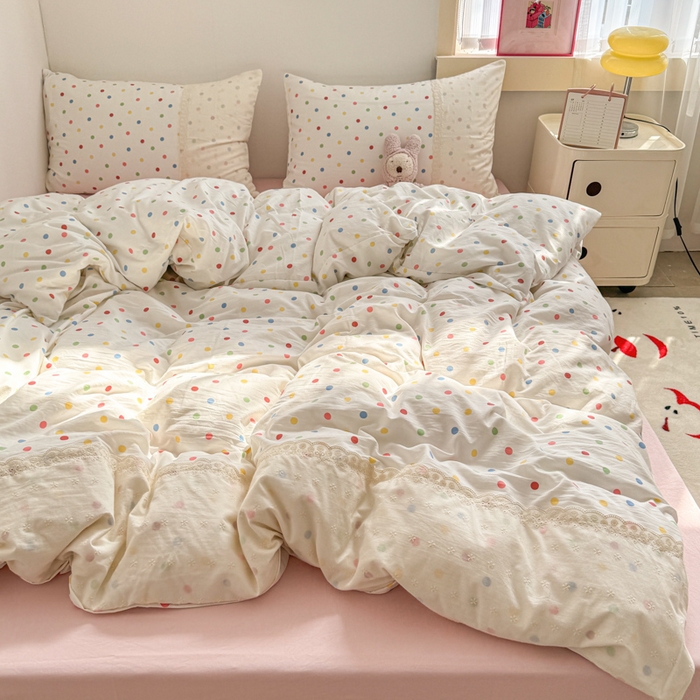 91家纺网 家纺一手货源 找家纺 温眠家纺 2025新款ins风小清新镂空花边水洗云朵棉四件套-风格二 奶油波点