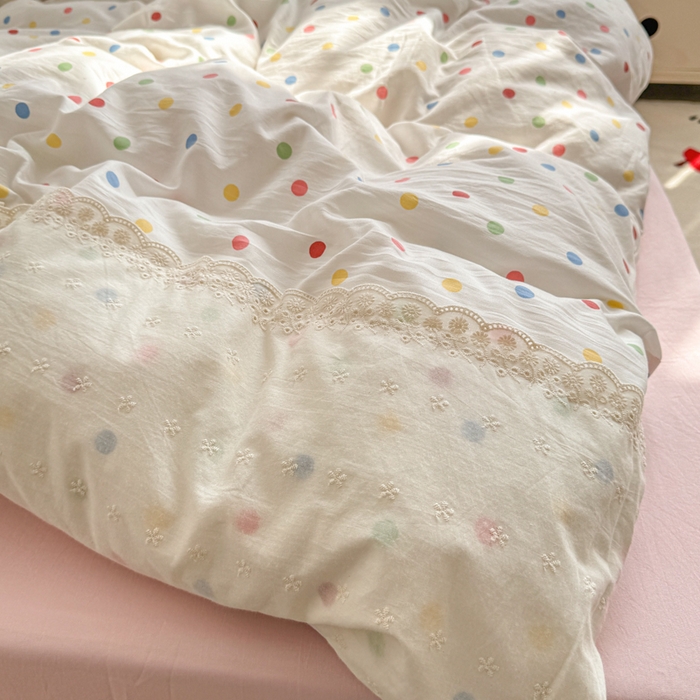 91家纺网 家纺一手货源 找家纺 温眠家纺 2025新款ins风小清新镂空花边水洗云朵棉四件套-风格二 奶油波点