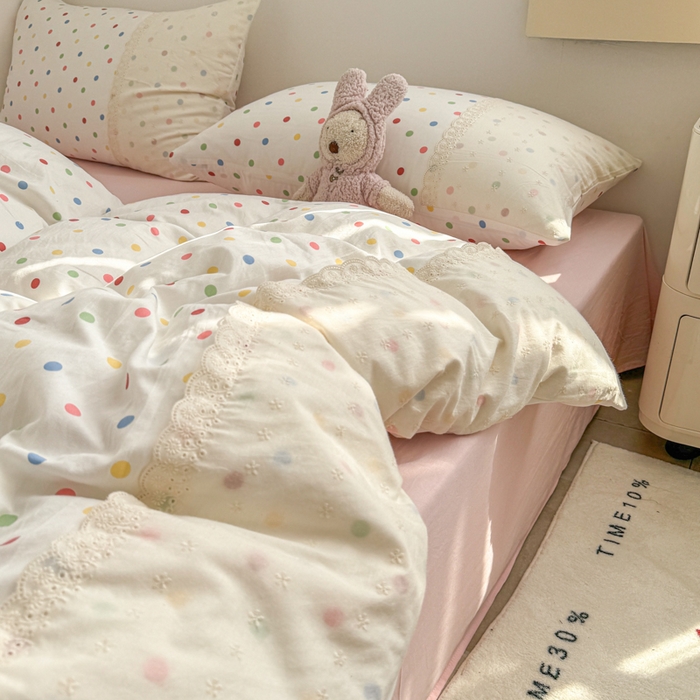 91家纺网 家纺一手货源 找家纺 温眠家纺 2025新款ins风小清新镂空花边水洗云朵棉四件套-风格二 奶油波点