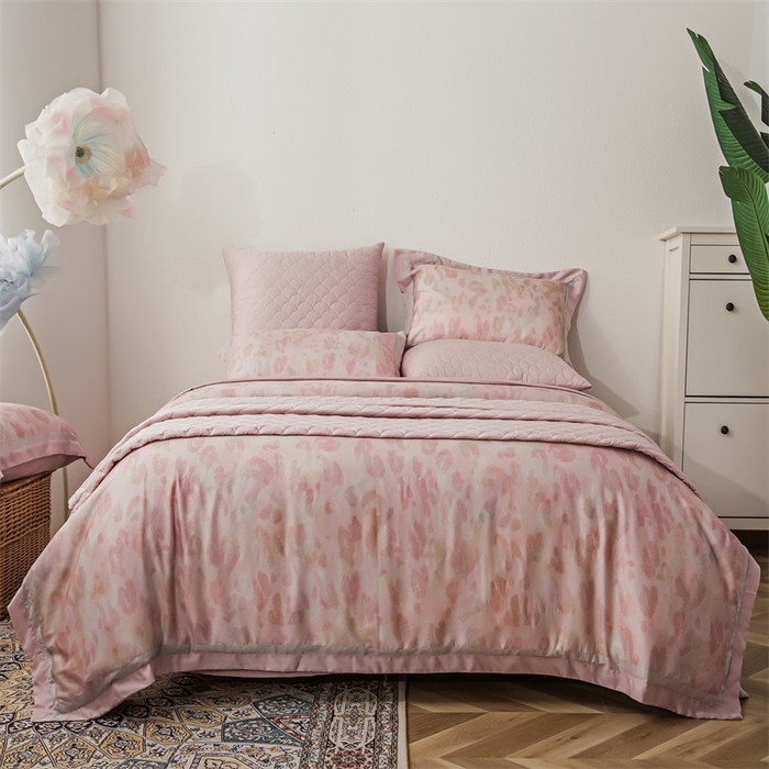 91家纺网 家纺一手货源 找家纺 恩和家纺 2026新款50s莱赛尔天丝床盖被轻奢撞色款四件套 小粉豹