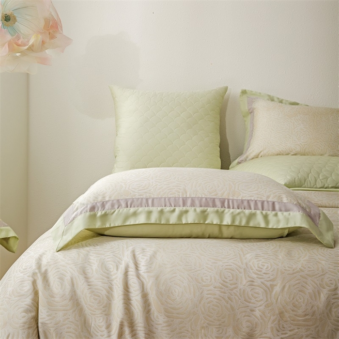 91家纺网 家纺一手货源 找家纺 恩和家纺 2026新款50s莱赛尔天丝床盖被轻奢撞色款四件套 绽放 浅绿