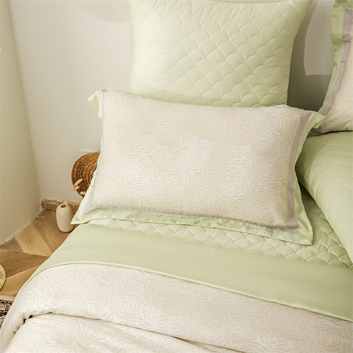 91家纺网 家纺一手货源 找家纺 恩和家纺 2026新款50s莱赛尔天丝轻奢撞色款床盖多件套 绽放 浅绿