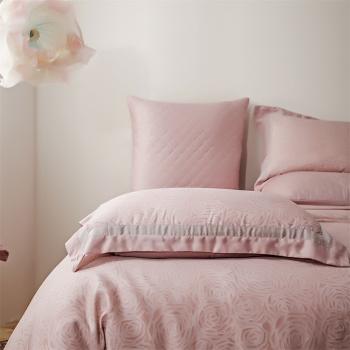 91家纺网 家纺一手货源 找家纺 恩和家纺 2026新款50s莱赛尔天丝轻奢撞色款床盖多件套 绽放 山茶粉