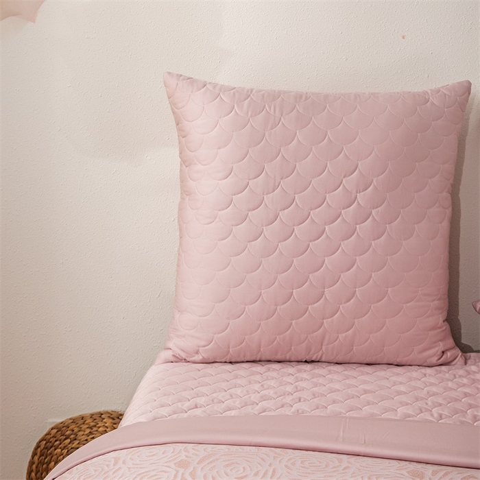 91家纺网 家纺一手货源 找家纺 恩和家纺 2026新款50s莱赛尔天丝轻奢撞色款床盖多件套 绽放 山茶粉