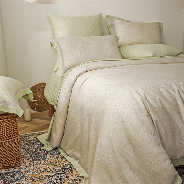 91家纺网 家纺一手货源 找家纺 恩和家纺 2026新款50s莱赛尔天丝轻奢撞色款床盖多件套 绽放 浅绿