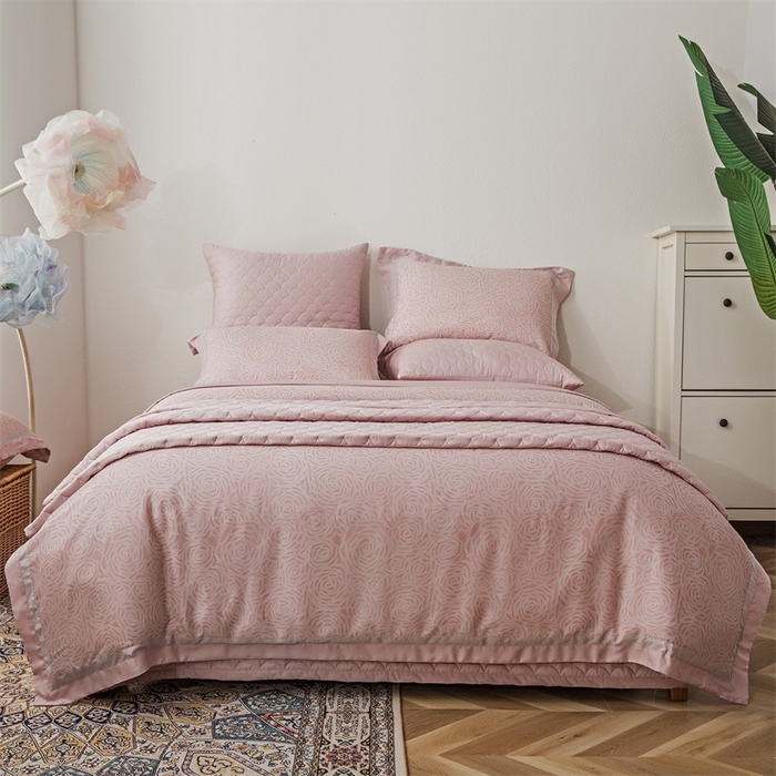 91家纺网 家纺一手货源 找家纺 恩和家纺 2026新款50s莱赛尔天丝轻奢撞色款床盖多件套 绽放 山茶粉