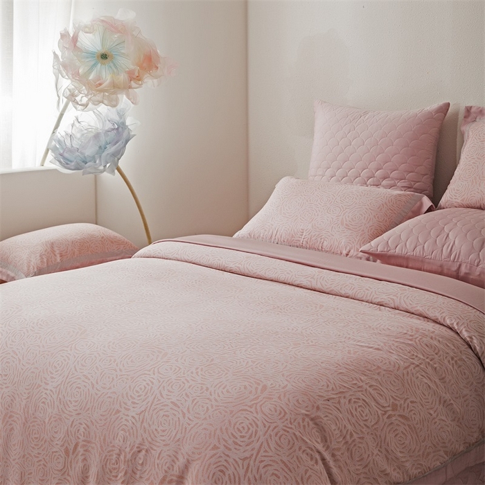 91家纺网 家纺一手货源 找家纺 恩和家纺 2026新款50s莱赛尔天丝轻奢撞色款床盖多件套 绽放 山茶粉