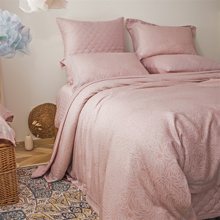 91家纺网 家纺一手货源 找家纺 恩和家纺 2026新款50s莱赛尔天丝轻奢撞色款床盖多件套 绽放 山茶粉