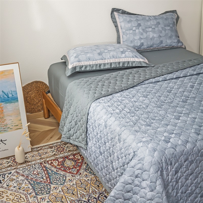 91家纺网 家纺一手货源 找家纺 恩和家纺 2026新款50s莱赛尔天丝轻奢撞色款床盖多件套 宁静 蓝