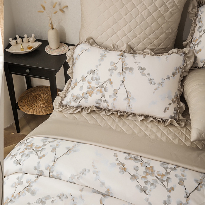 91家纺网 家纺一手货源 找家纺 恩和家纺 2026新款50s莱赛尔天丝法式花边款法式飞边床盖四件套 初雪