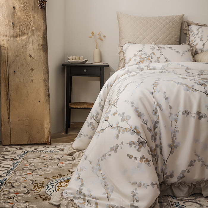 91家纺网 家纺一手货源 找家纺 恩和家纺 2026新款50s莱赛尔天丝法式花边款法式飞边床盖四件套 初雪