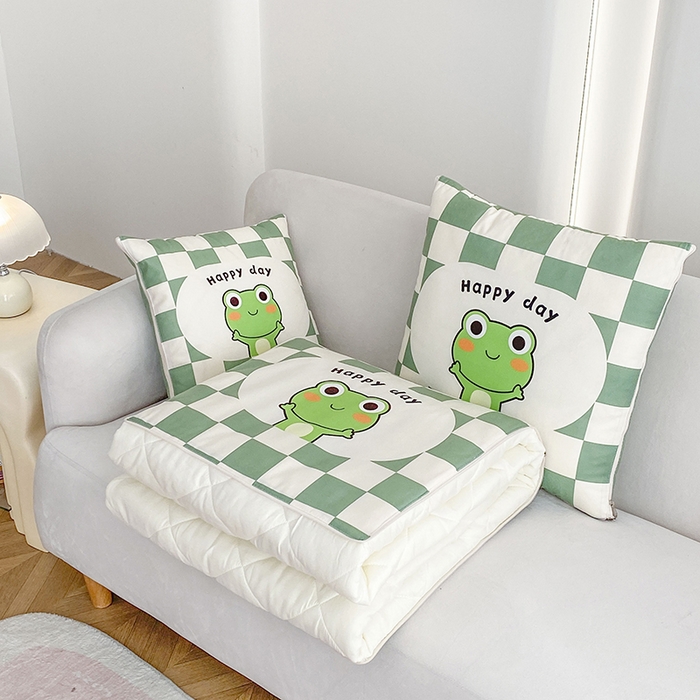 91家纺网 家纺一手货源 找家纺 新奇异 2025新款数码印花多功能抱枕被 快乐青蛙