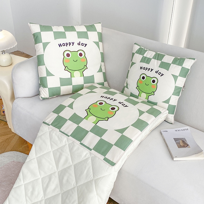 新奇异 2025新款数码印花多功能抱枕被 快乐青蛙