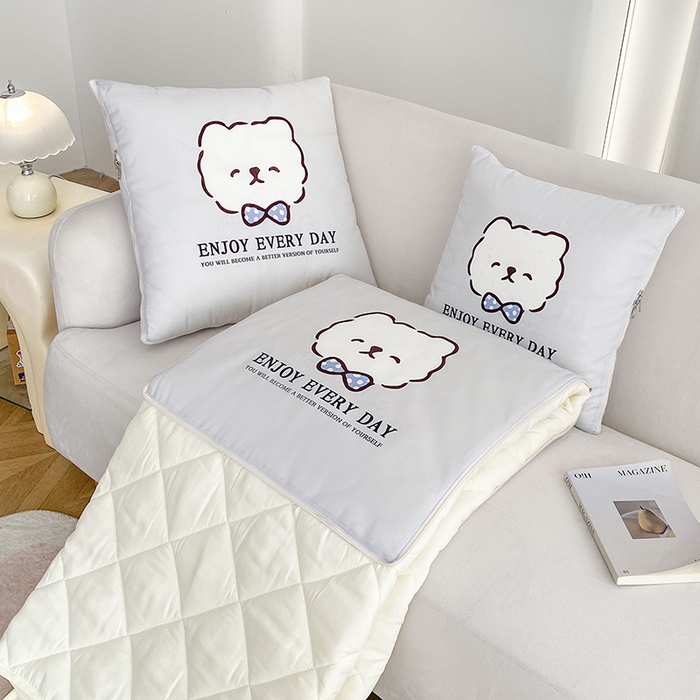 新奇异 2025新款数码印花多功能抱枕被 领结小熊