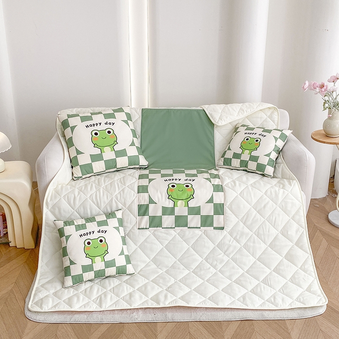 91家纺网 家纺一手货源 找家纺 新奇异 2025新款数码印花多功能抱枕被 快乐青蛙