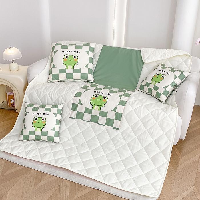 91家纺网 家纺一手货源 找家纺 新奇异 2025新款数码印花多功能抱枕被 快乐青蛙