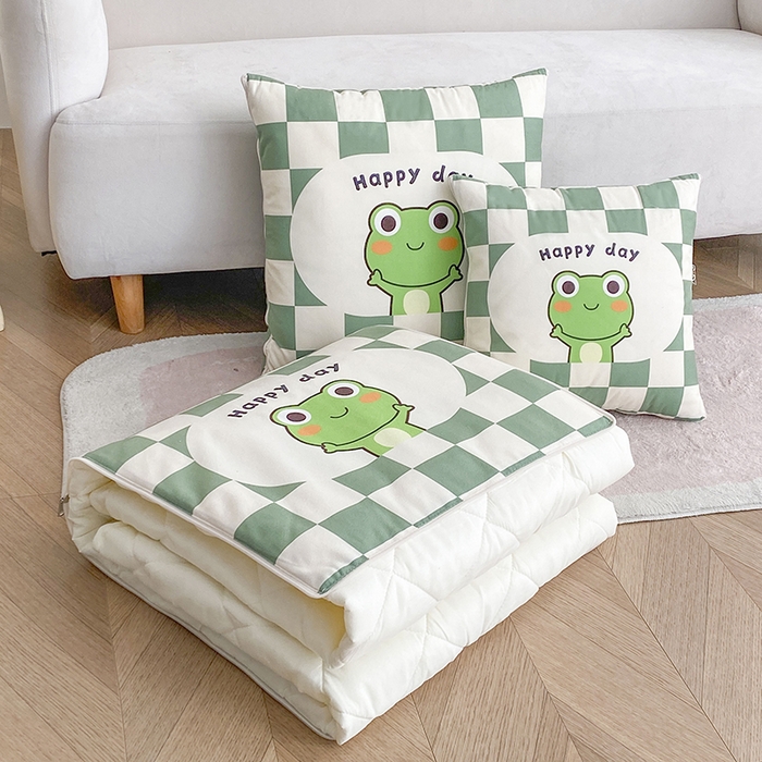 91家纺网 家纺一手货源 找家纺 新奇异 2025新款数码印花多功能抱枕被 快乐青蛙