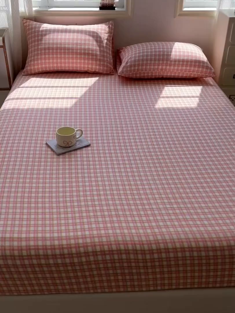 91家纺网 家纺一手货源 找家纺 （总）温眠家纺 2025新款纯色格子高克重水洗棉床笠全包围防滑床罩保护套单床笠