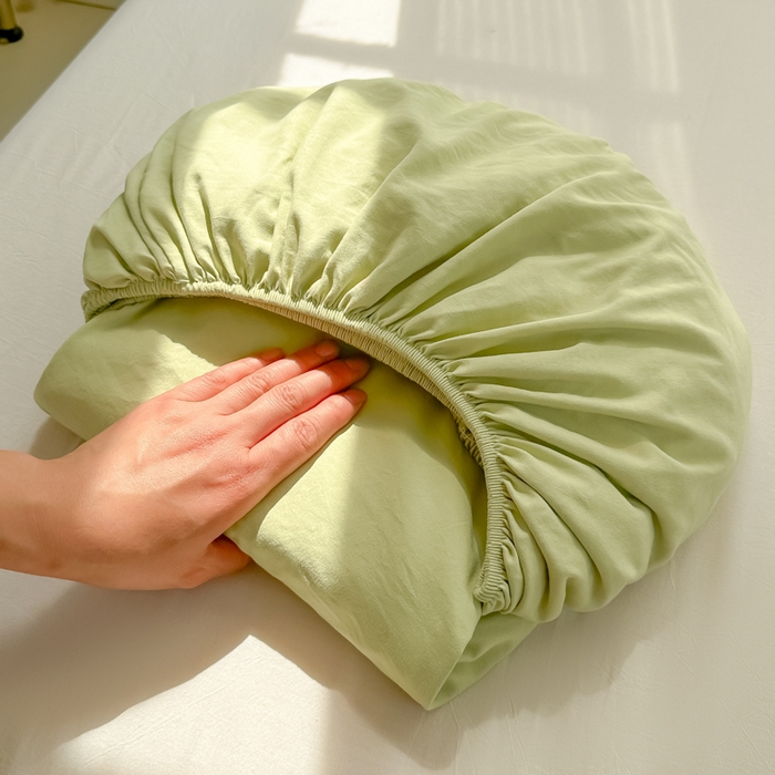 91家纺网 家纺一手货源 找家纺 温眠家纺 2025新款纯色格子高克重水洗棉床笠全包围防滑床罩保护套单床笠 豆绿