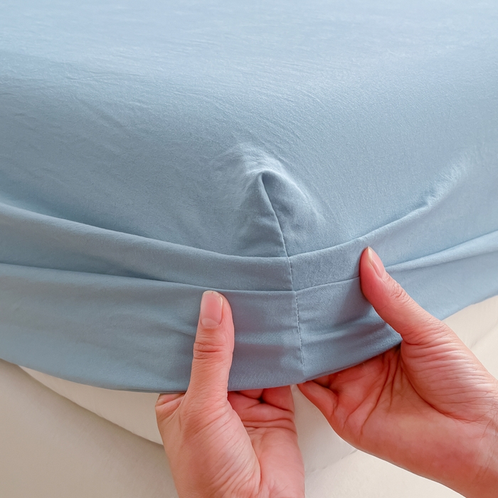 91家纺网 家纺一手货源 找家纺 温眠家纺 2025新款纯色格子高克重水洗棉床笠全包围防滑床罩保护套单床笠 迷雾蓝