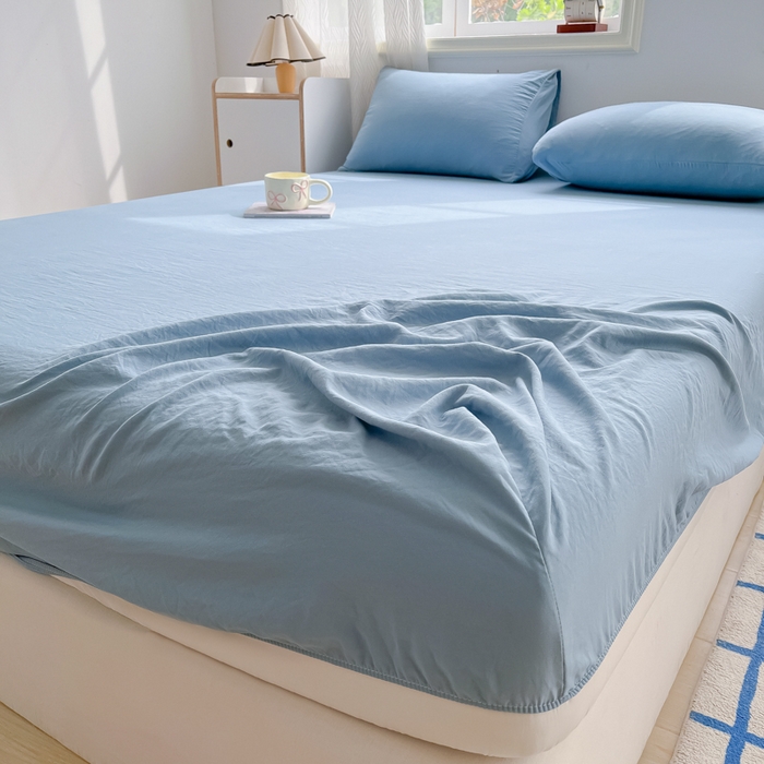 91家纺网 家纺一手货源 找家纺 温眠家纺 2025新款纯色格子高克重水洗棉床笠全包围防滑床罩保护套单床笠 迷雾蓝