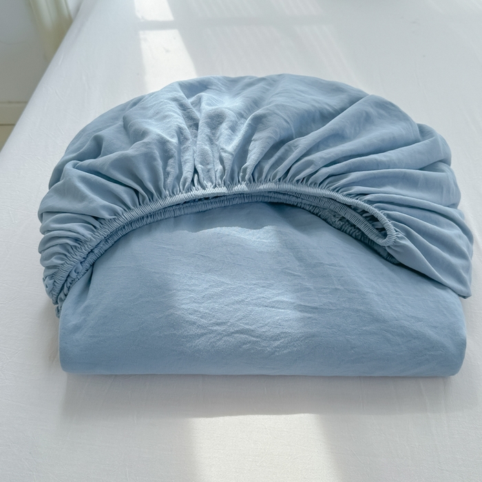 91家纺网 家纺一手货源 找家纺 温眠家纺 2025新款纯色格子高克重水洗棉床笠全包围防滑床罩保护套单床笠 迷雾蓝