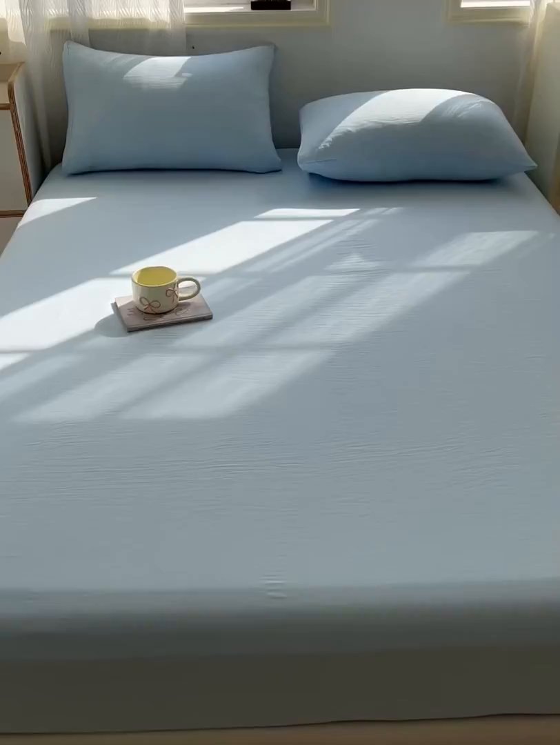 91家纺网 家纺一手货源 找家纺 温眠家纺 2025新款纯色格子高克重水洗棉床笠全包围防滑床罩保护套单床笠 迷雾蓝