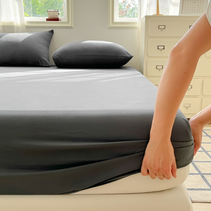 91家纺网 家纺一手货源 找家纺 温眠家纺 2025新款纯色格子高克重水洗棉床笠全包围防滑床罩保护套单床笠 深灰