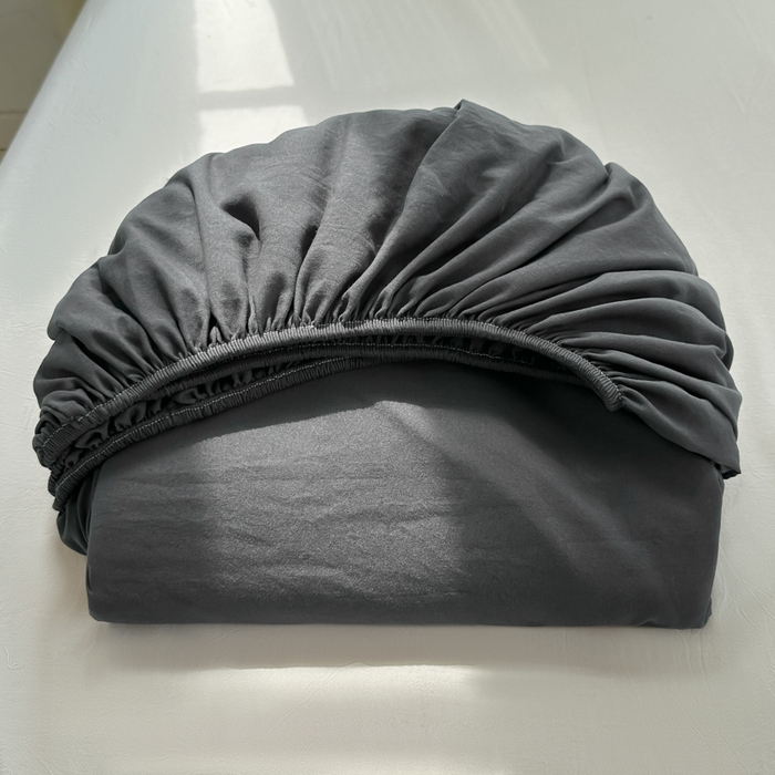 91家纺网 家纺一手货源 找家纺 温眠家纺 2025新款纯色格子高克重水洗棉床笠全包围防滑床罩保护套单床笠 深灰