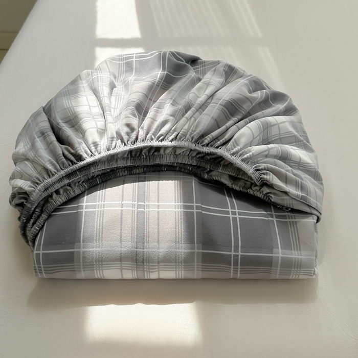 91家纺网 家纺一手货源 找家纺 温眠家纺 2025新款纯色格子高克重水洗棉床笠全包围防滑床罩保护套单床笠 烟灰格