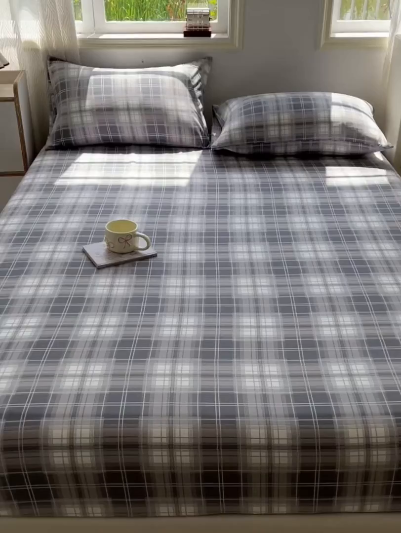 91家纺网 家纺一手货源 找家纺 温眠家纺 2025新款纯色格子高克重水洗棉床笠全包围防滑床罩保护套单床笠 烟灰格