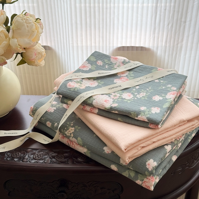 91家纺网 家纺一手货源 找家纺 温眠家纺 2025新款云感针织双层纱四件套 花簇