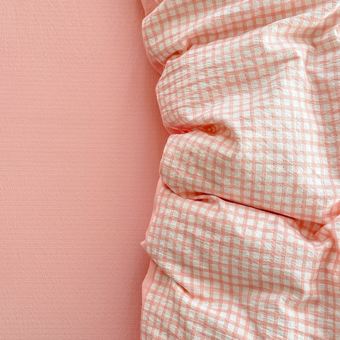 91家纺网 家纺一手货源 找家纺 温眠家纺 2025新款云感针织双层纱四件套 粉小格