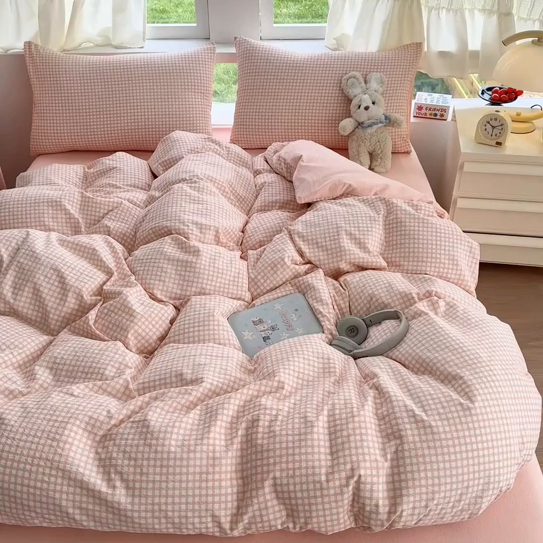 91家纺网 家纺一手货源 找家纺 温眠家纺 2025新款云感针织双层纱四件套 粉小格