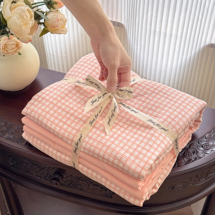 91家纺网 家纺一手货源 找家纺 温眠家纺 2025新款活性印染云感针织双层纱四件套 粉小格