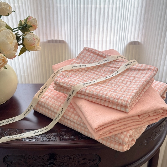 91家纺网 家纺一手货源 找家纺 温眠家纺 2025新款活性印染云感针织双层纱四件套 粉小格